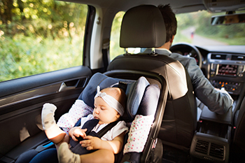 Transporte familiar en taxi con silla infantil en Madrid – Espacio y seguridad