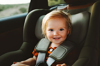 Qué silla infantil necesita tu hijo para viajar en taxi en Madrid