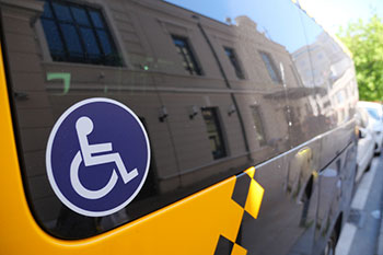 Taxi adaptado para silla de ruedas para viajes largos en Madrid
