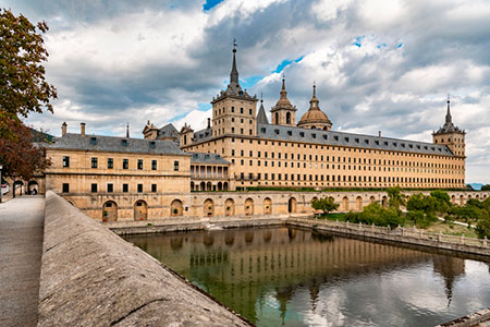 Taxi de Madrid a El Escorial: servicio privado de ida y vuelta